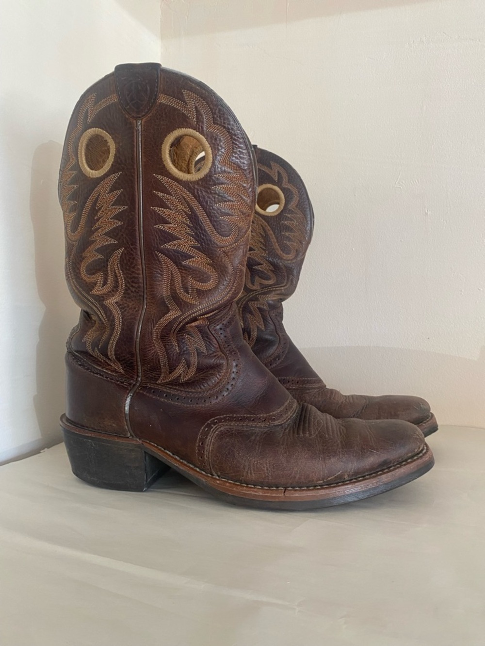 Ariat Heritage Roughstock square toe 10.5 Brown Leather Western Cowboy Boots